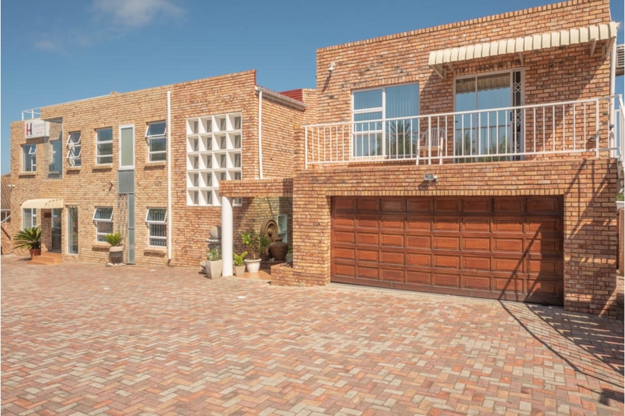 6 Bedroom Property for Sale in Humerail Eastern Cape